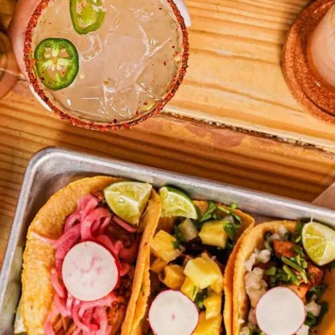 tacos y margaritas con acapulco y spoon